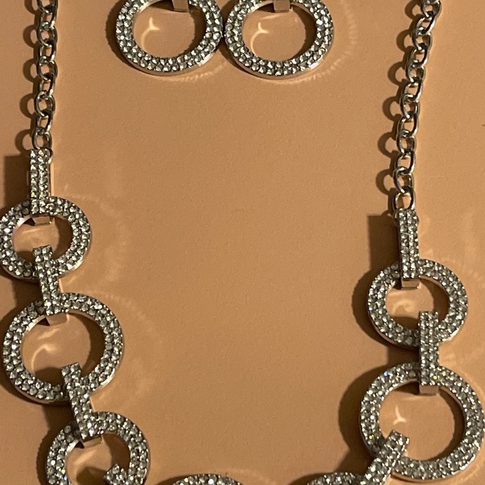 PAPARAZZI ZI collection Beautiful settings in silver tone